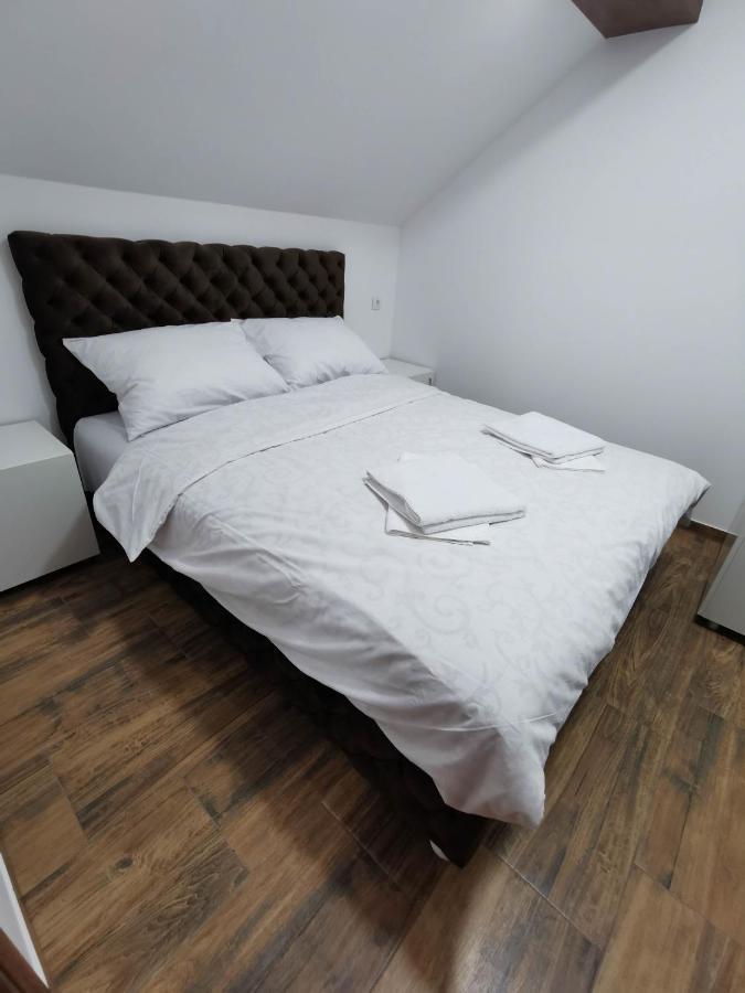 Sobe i Apartmani Casa Mia Pecinci Esterno foto
