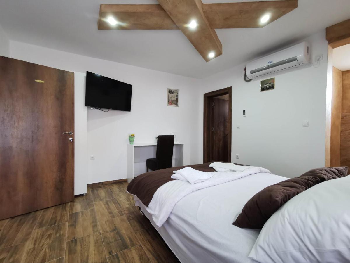 Sobe i Apartmani Casa Mia Pecinci Esterno foto