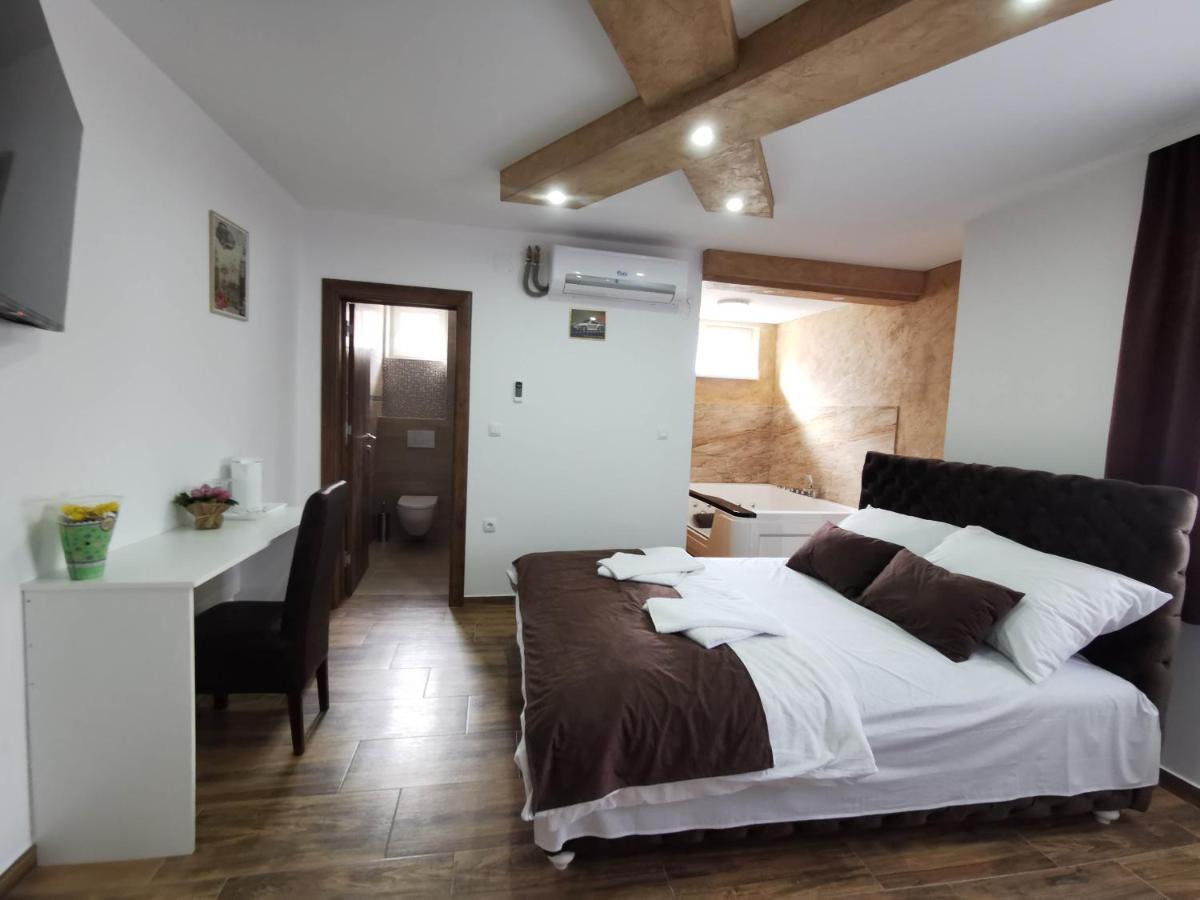 Sobe i Apartmani Casa Mia Pecinci Esterno foto