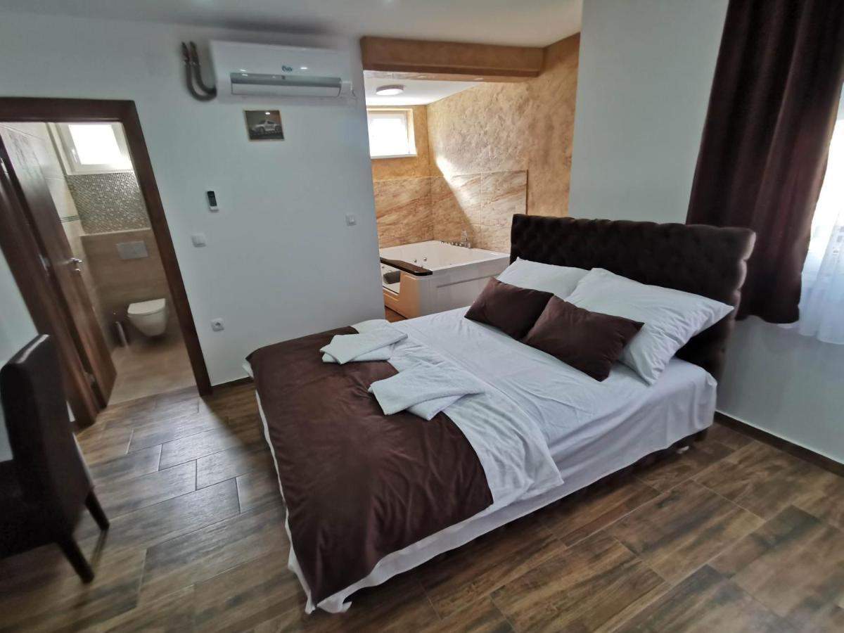 Sobe i Apartmani Casa Mia Pecinci Esterno foto