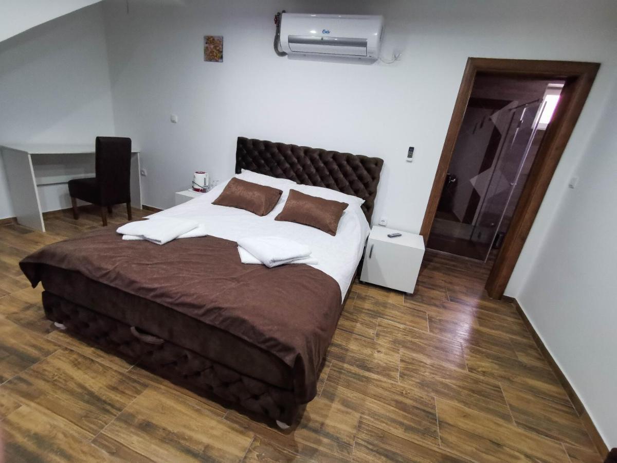 Sobe i Apartmani Casa Mia Pecinci Esterno foto