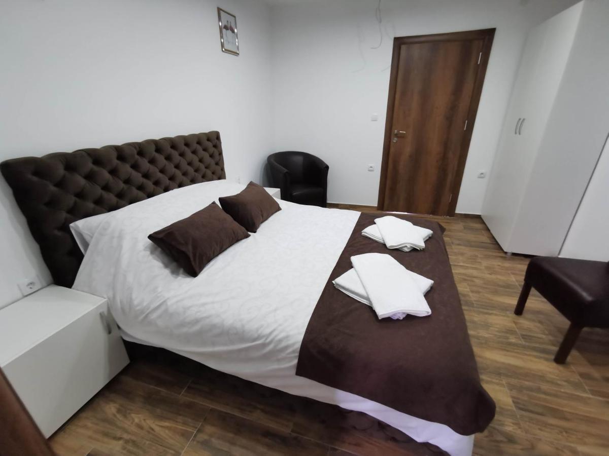 Sobe i Apartmani Casa Mia Pecinci Esterno foto