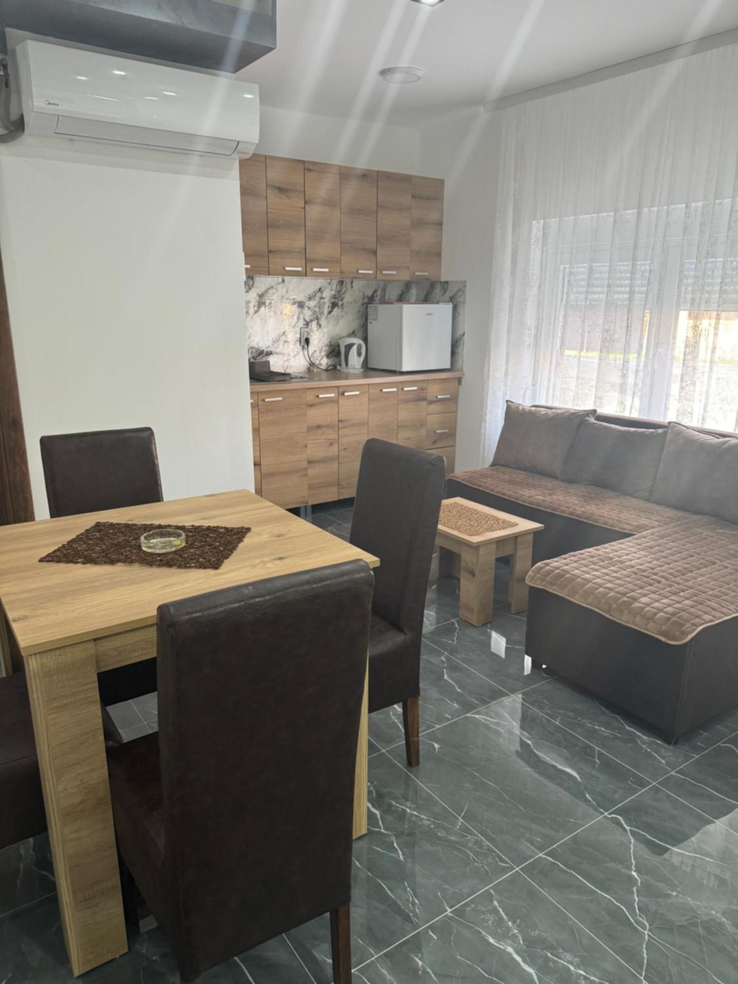 Sobe i Apartmani Casa Mia Pecinci Esterno foto